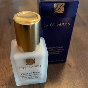Estée Lauder Double Wear - 1N2 Ecru